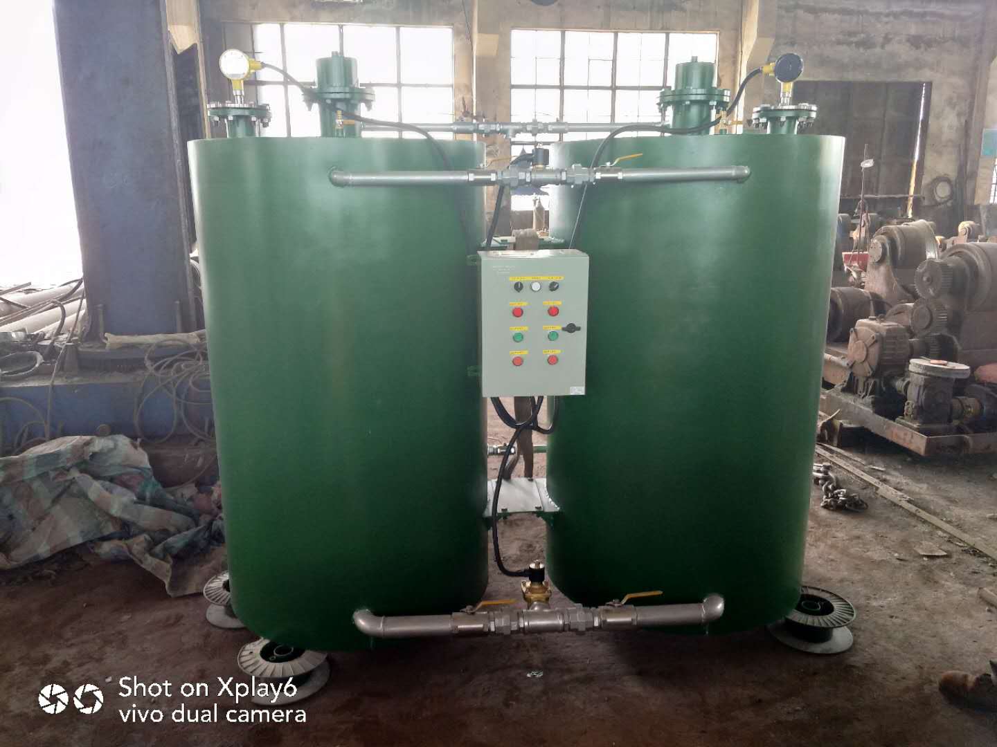 Water pump vacuum retainer